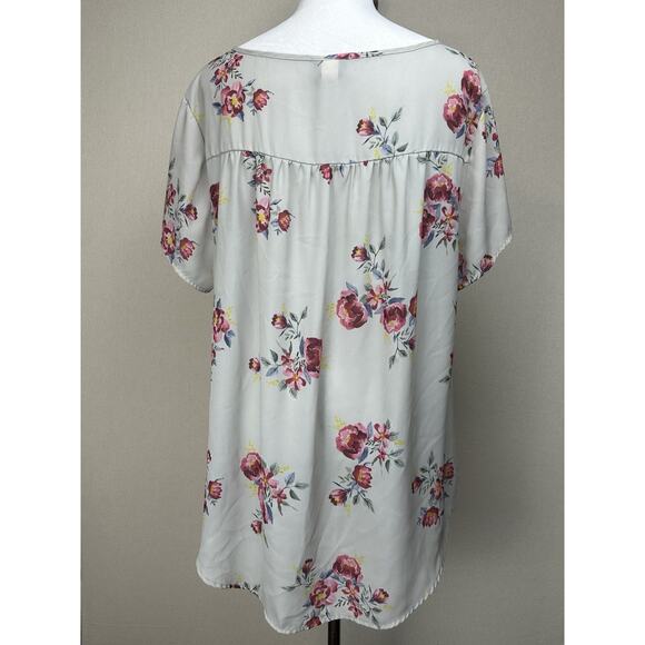Torrid Plus Size 2 Lt. Gray Floral Short Sleeve Pullover Blouse/Top Lightweight - Picture 6 of 11